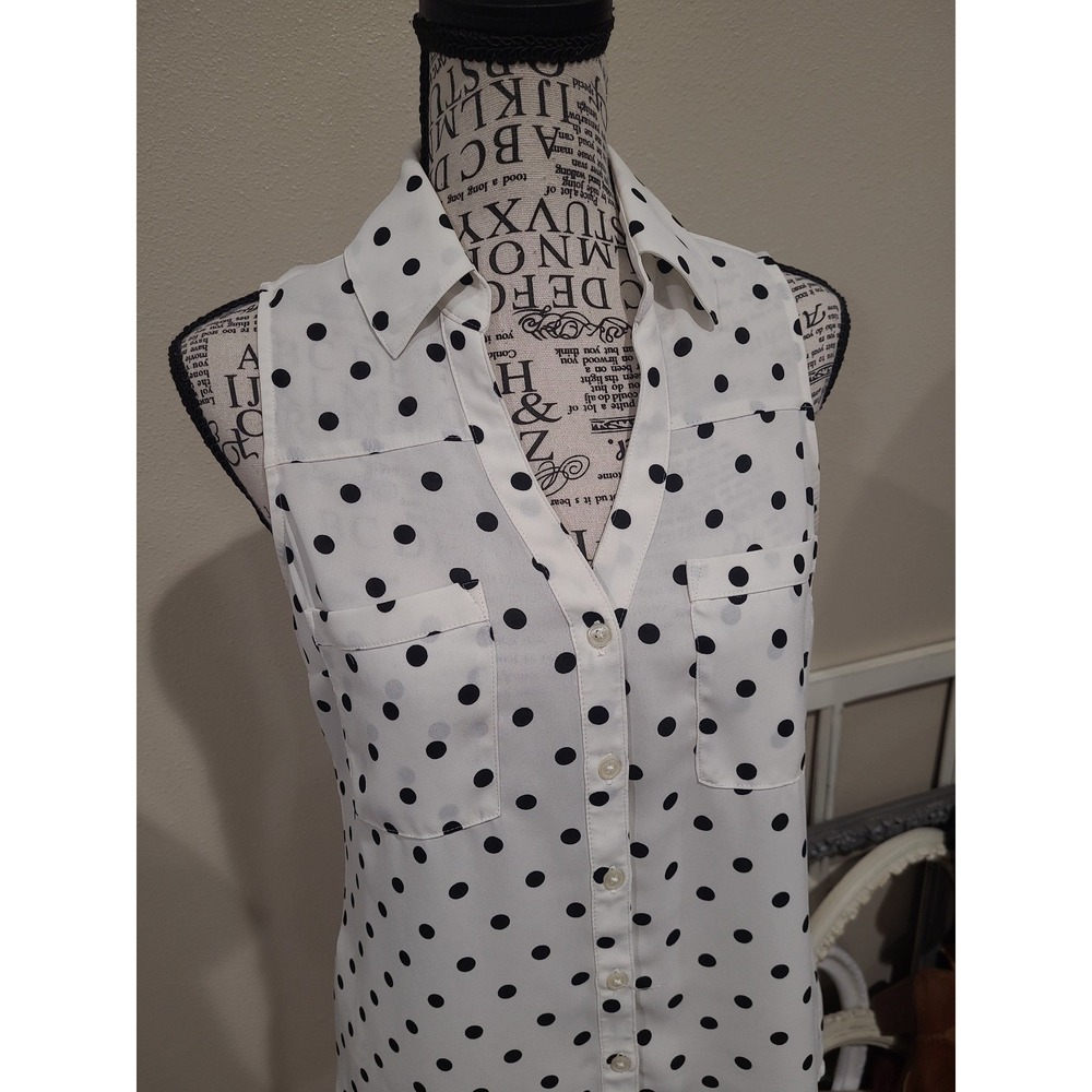 Express Portofino Blouse Women SZ XS sleeveless white blk. Polka dot button down - Picture 3 of 9